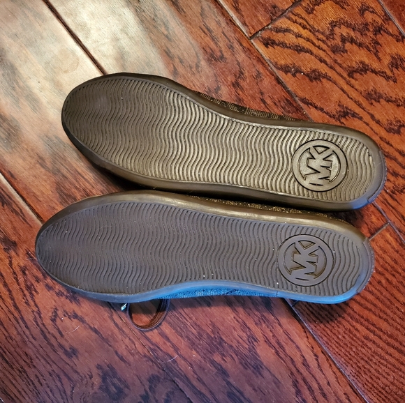 NWOT Michael Kors tennis style shoe - Picture 3 of 4